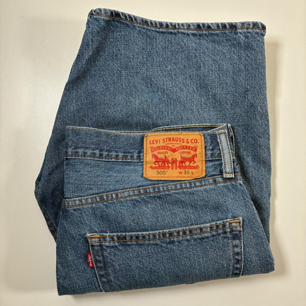 Levi's 505 Denim Shorts 36 Blue Regular Fit Medium Wash 90s Jorts Y2K